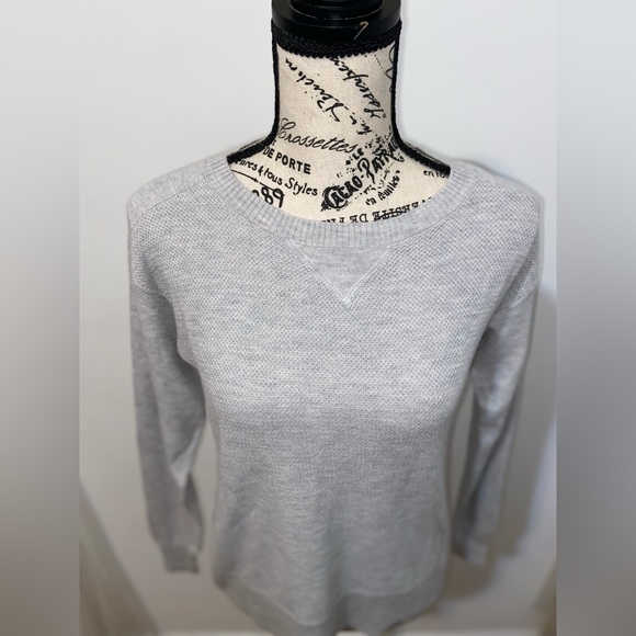 American Eagle Outfitters Gray Crewneck Lightweight Sweater - Picture 5 of 7